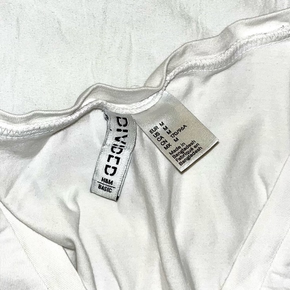 DIVIDEN white v-neck - Picture 5 of 6